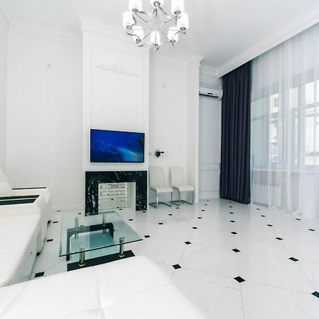 Vip Apartment Near Kreschatyk, 31А Pushkinska Street Kyjev Exteriér fotografie