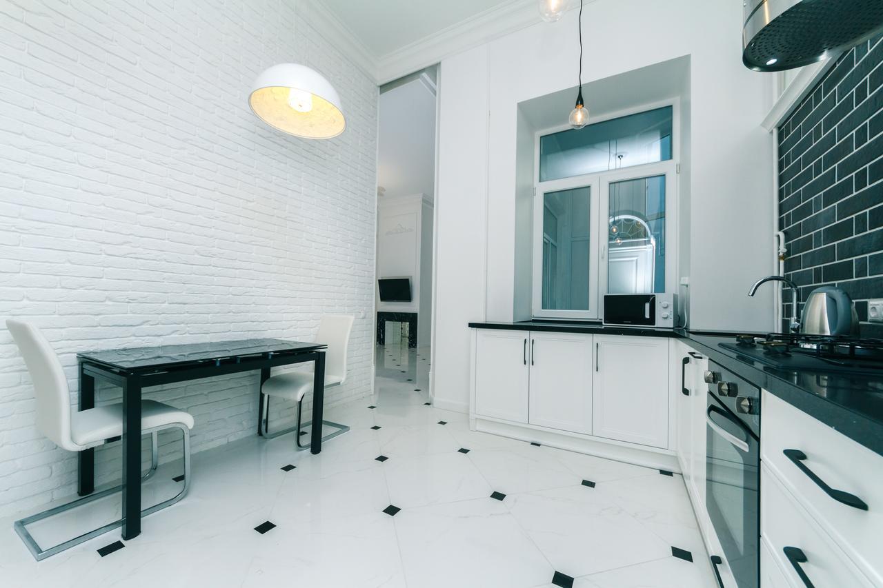 Vip Apartment Near Kreschatyk, 31А Pushkinska Street Kyjev Exteriér fotografie