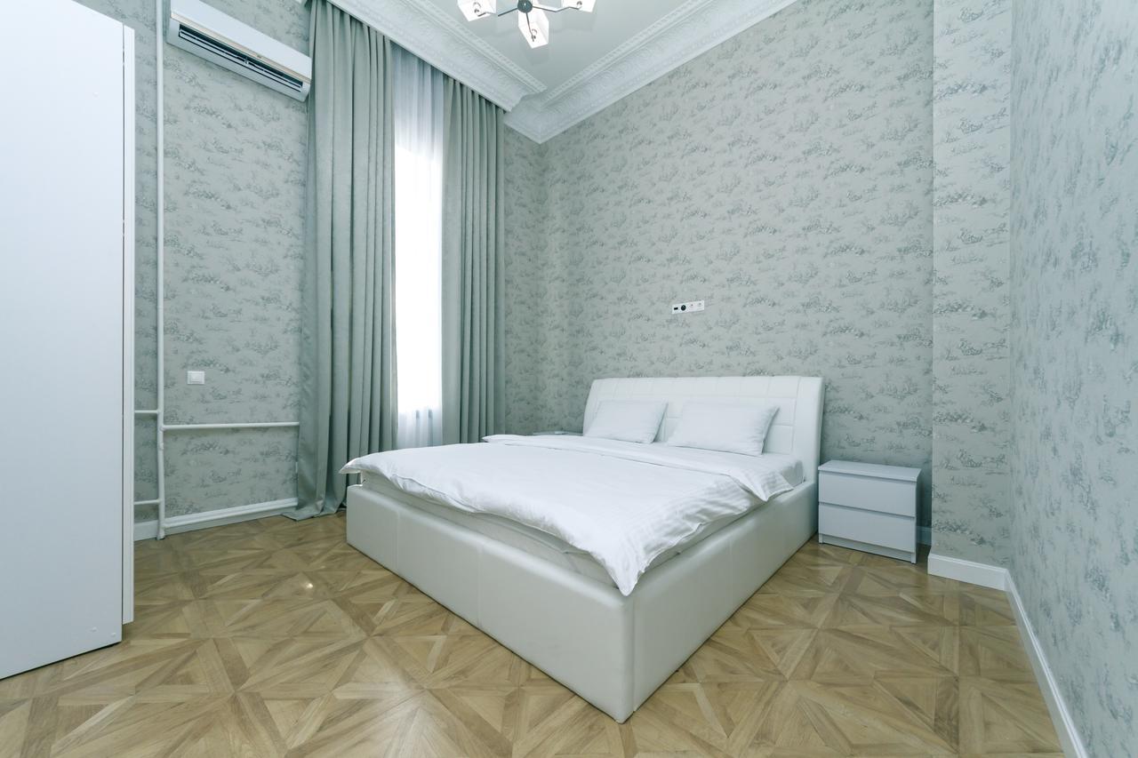 Vip Apartment Near Kreschatyk, 31А Pushkinska Street Kyjev Exteriér fotografie