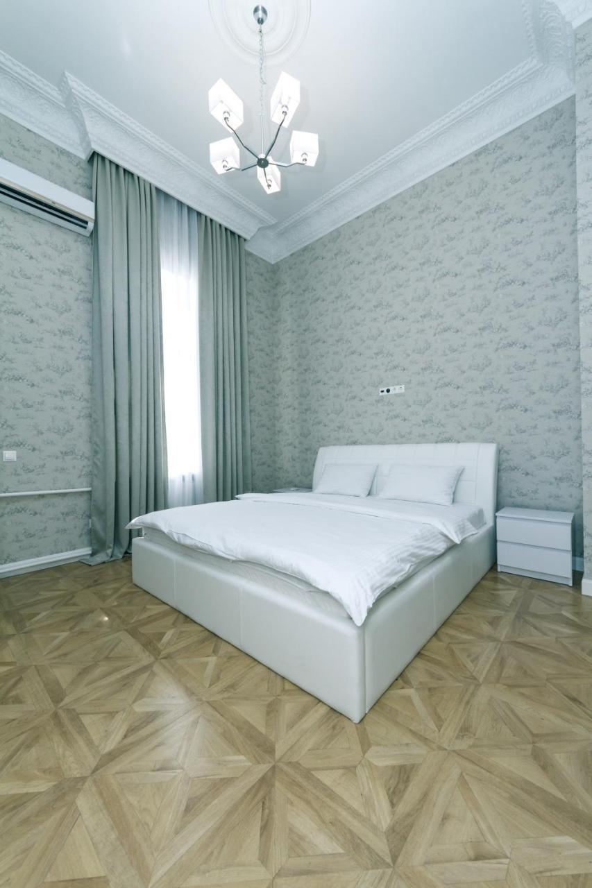 Vip Apartment Near Kreschatyk, 31А Pushkinska Street Kyjev Exteriér fotografie