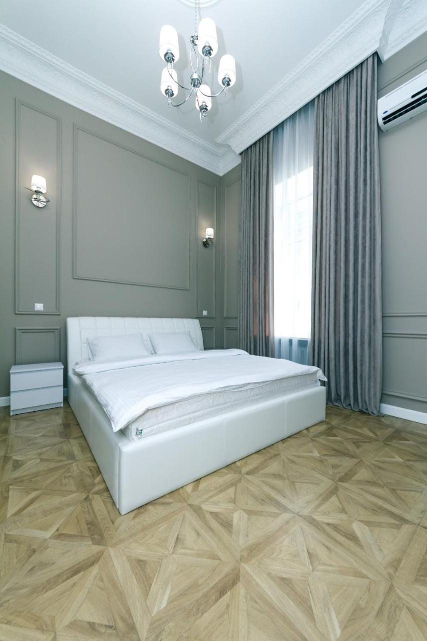 Vip Apartment Near Kreschatyk, 31А Pushkinska Street Kyjev Exteriér fotografie
