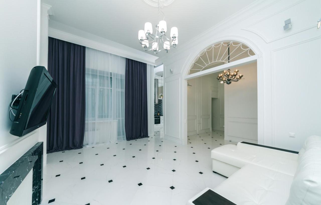 Vip Apartment Near Kreschatyk, 31А Pushkinska Street Kyjev Exteriér fotografie