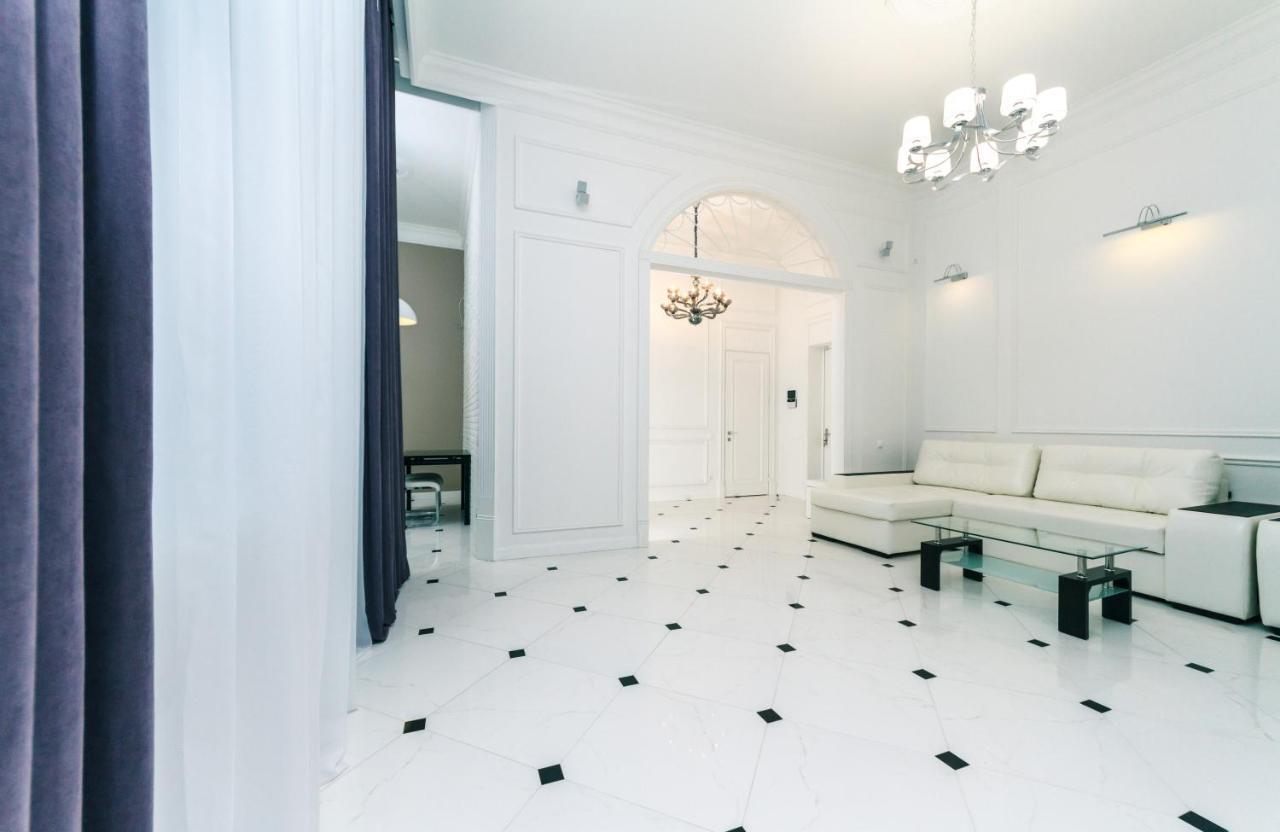 Vip Apartment Near Kreschatyk, 31А Pushkinska Street Kyjev Exteriér fotografie